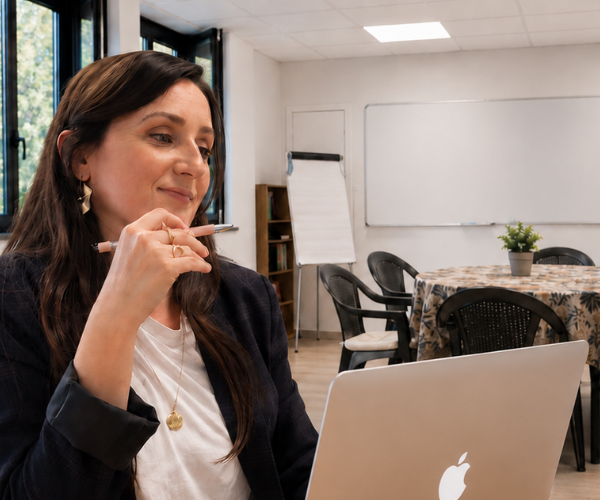 Morgane Dacheux enseigne l’anglais, l’italien et le chinois. © Crédit photo : Paris Rome Éducation